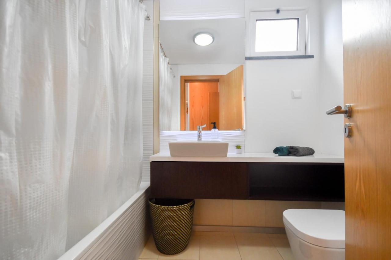 Spacious 3 Bedroom By The Beach Caniço Exterior foto